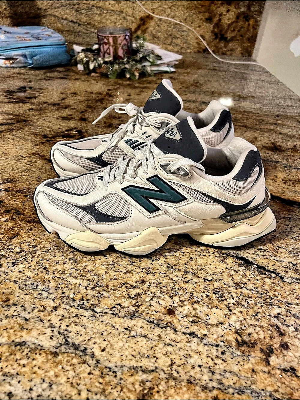 New Balance 9060 U9060ESD Men’s 7.5 / Women’s 9 White Grey Teal Sneakers